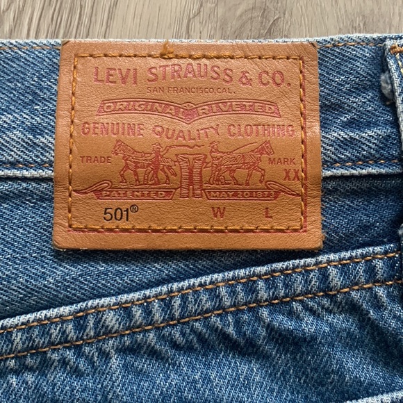 Levi’s 501 Mid Rise Denim Shorts Sz 27/4 “Back to Your Heart” Medium Blue - Picture 5 of 8